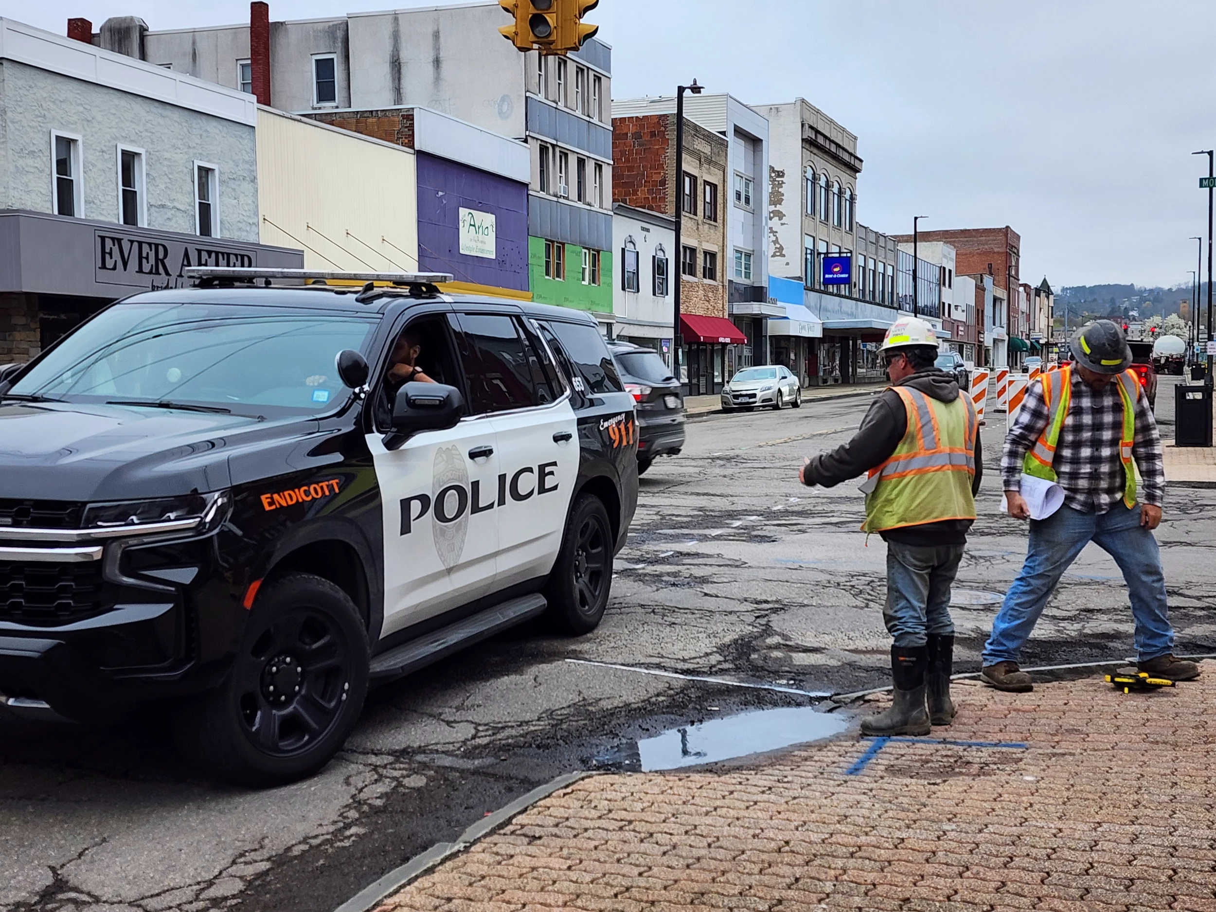 Workers speaking with an Endicott police officer on Washington Avenue on April 19, 2024. (Photo: Bob Joseph/WNBF News)